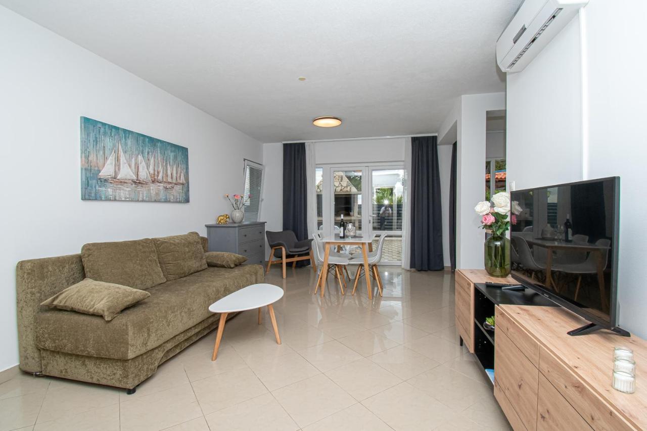 Beachfront Apartments Gabine Kastela Exterior photo