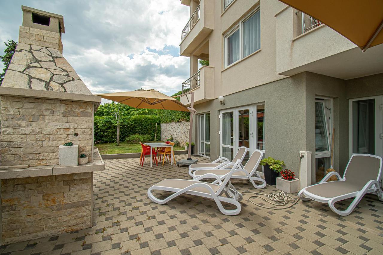 Beachfront Apartments Gabine Kastela Exterior photo