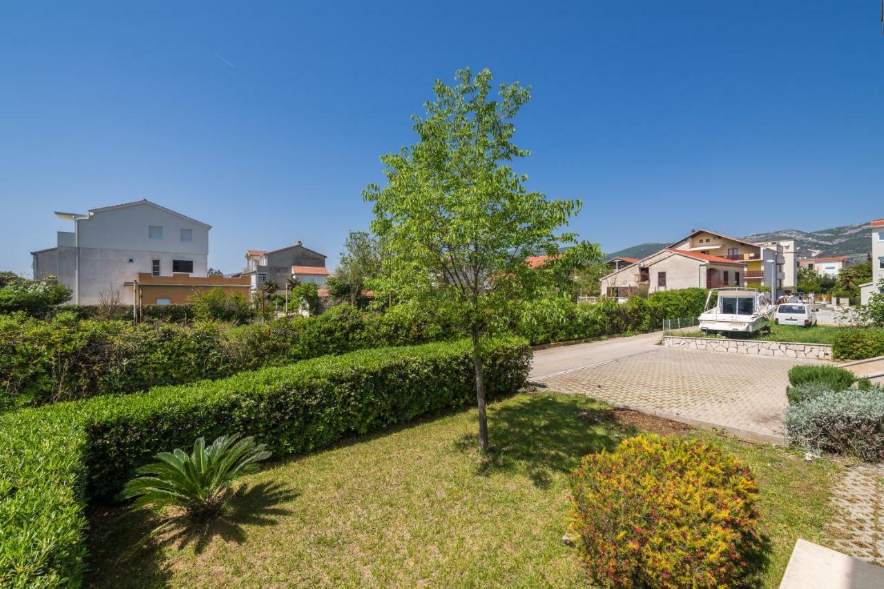 Beachfront Apartments Gabine Kastela Exterior photo
